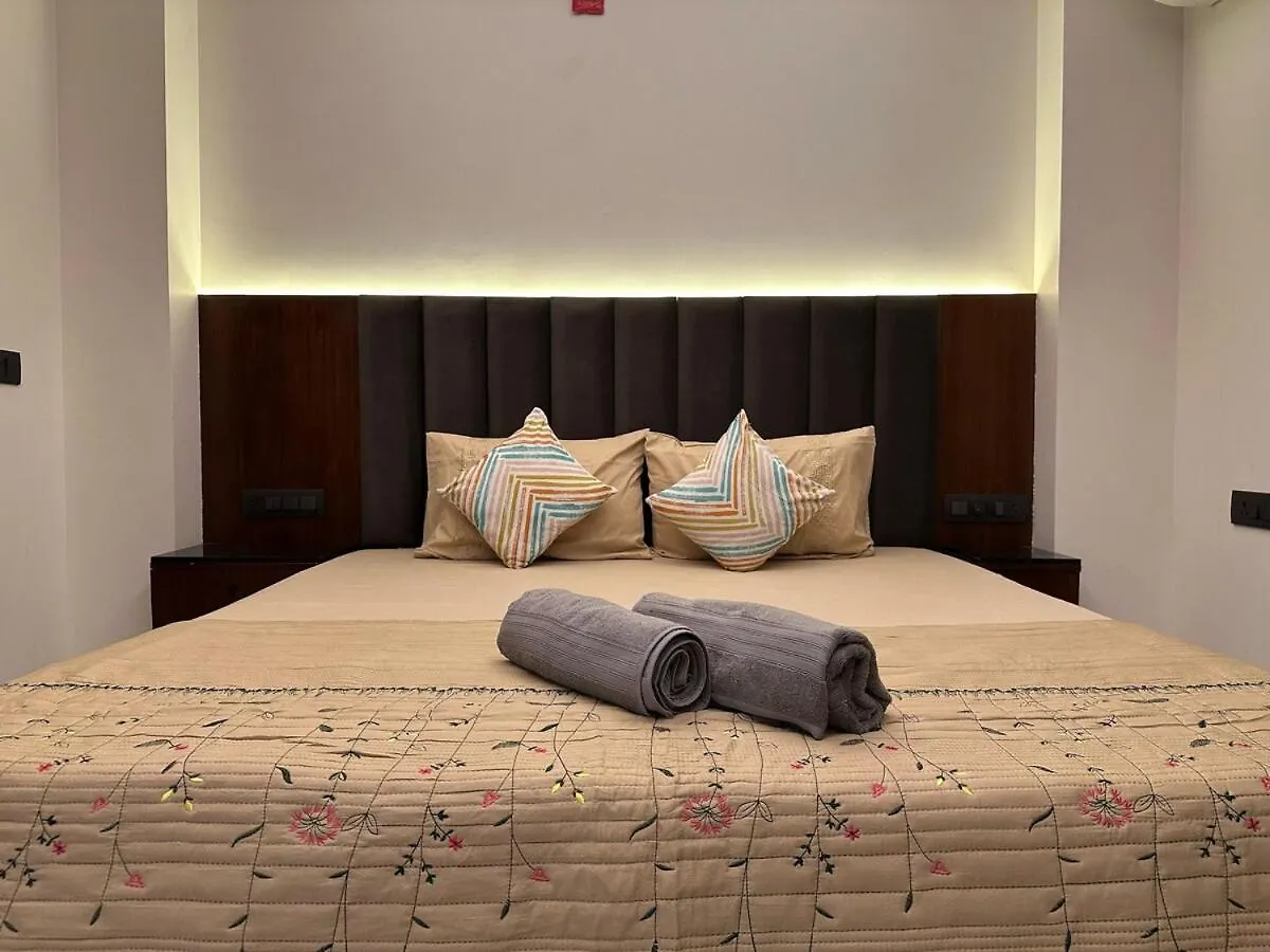 Urban Keys 2Bhk Comfy Beds Wifi Daire Gurgaon 0*,  Hindistan